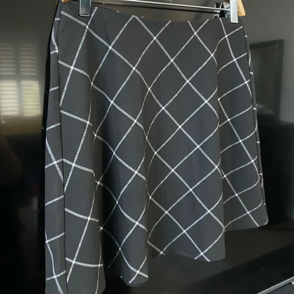NWT LOFT Soft Knit Windowpane Plaid Flippy Skirt, Size SP - Picture 3 of 6